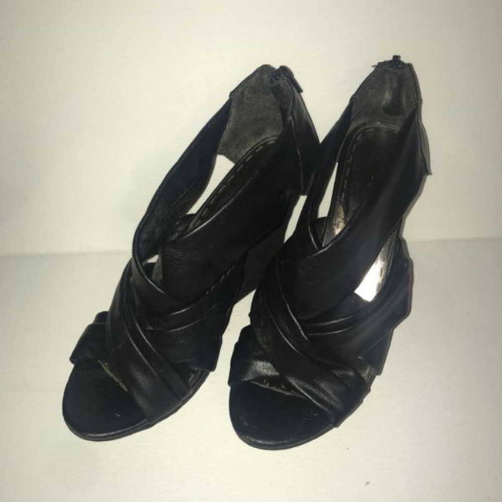 Black wedge heel